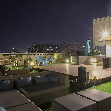 Ebony Residency Hotel Ахмедабад Екстериор снимка