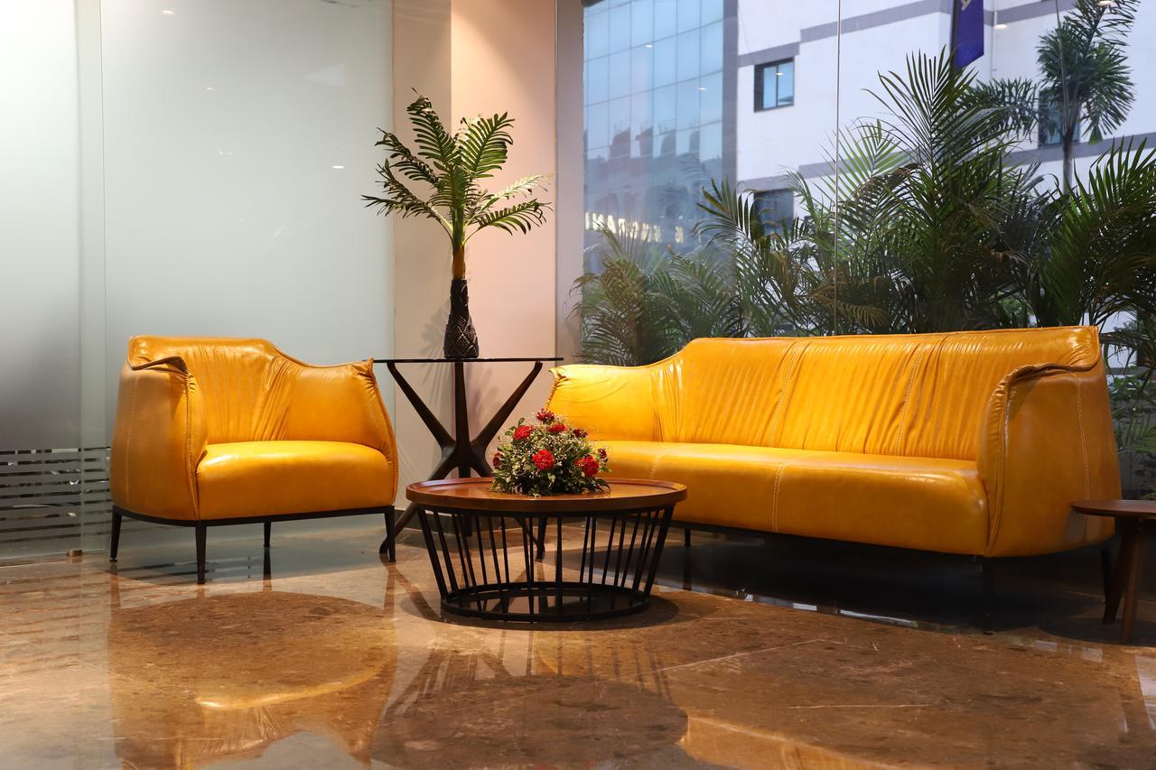 Ebony Residency Hotel Ахмедабад Екстериор снимка