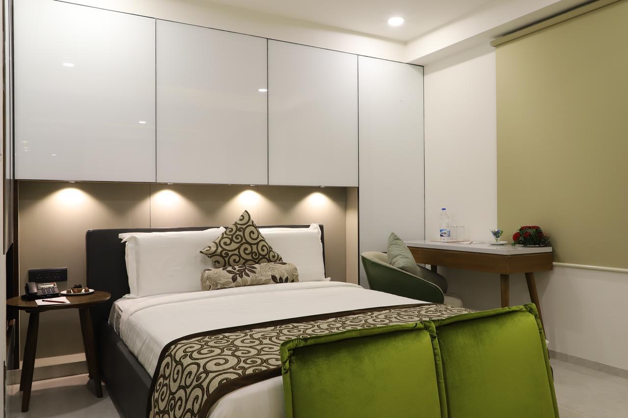 Ebony Residency Hotel Ахмедабад Екстериор снимка