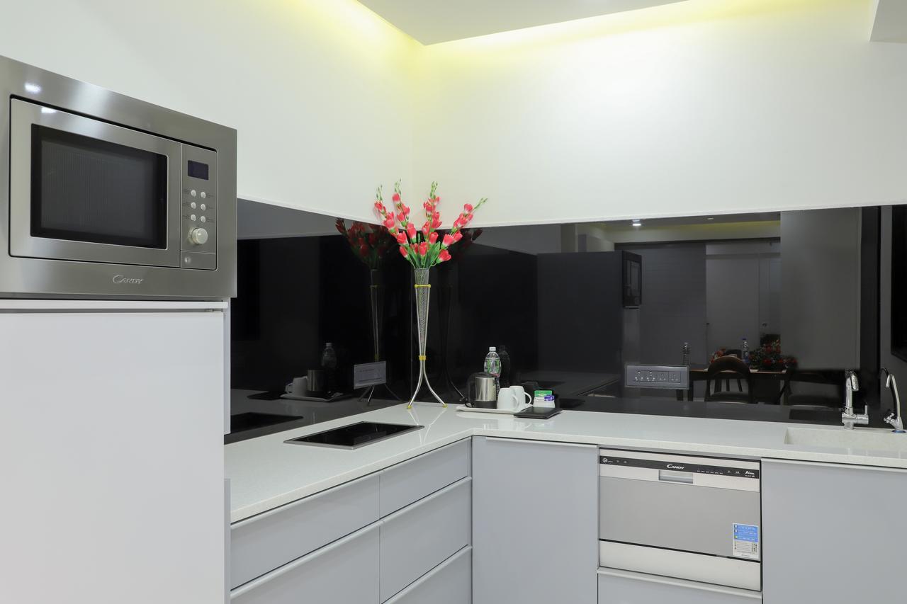 Ebony Residency Hotel Ахмедабад Екстериор снимка