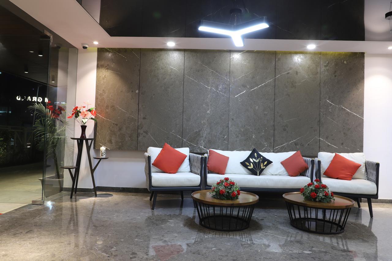 Ebony Residency Hotel Ахмедабад Екстериор снимка
