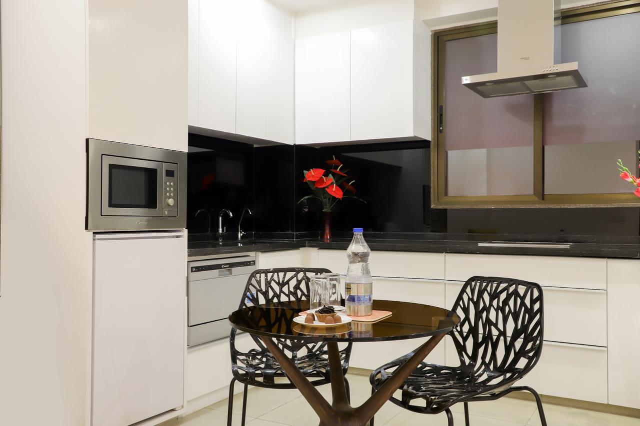 Ebony Residency Hotel Ахмедабад Екстериор снимка