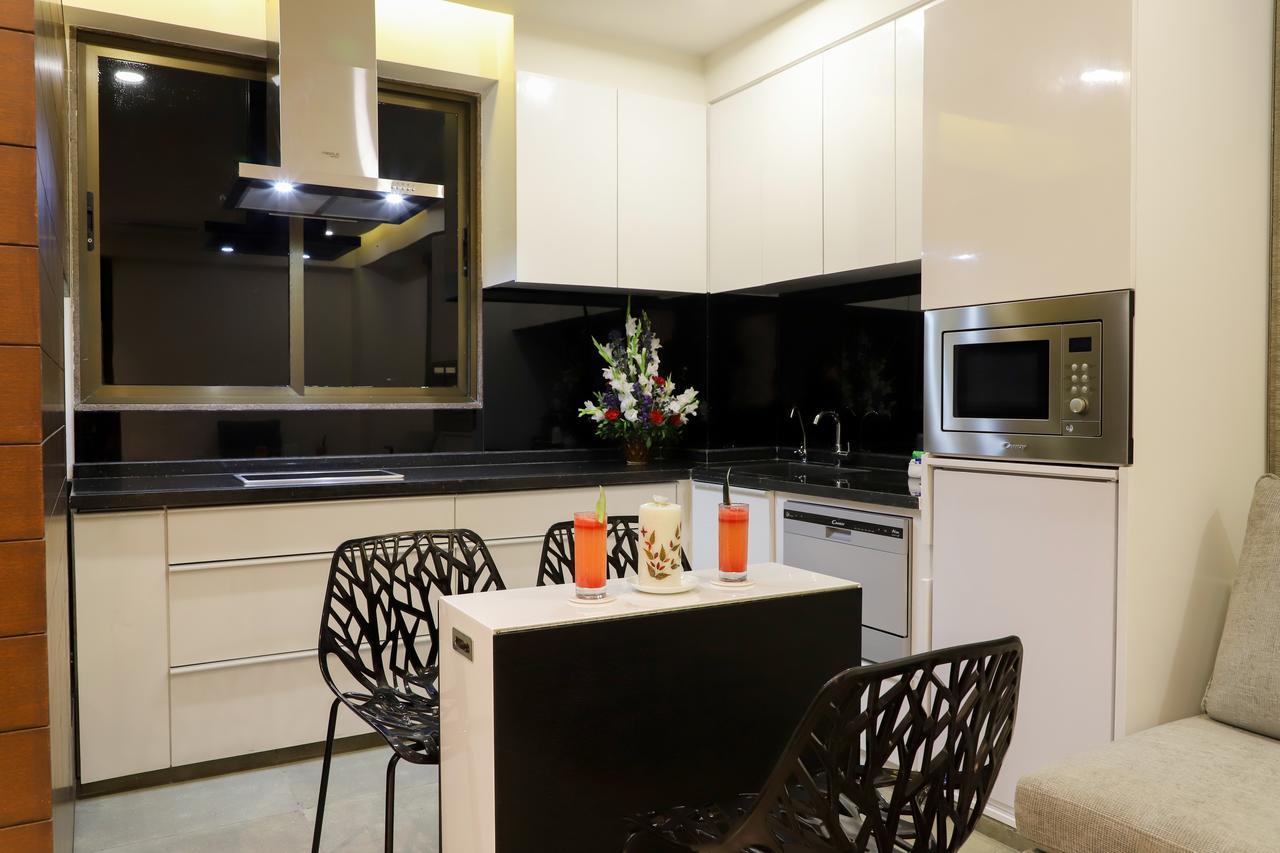 Ebony Residency Hotel Ахмедабад Екстериор снимка