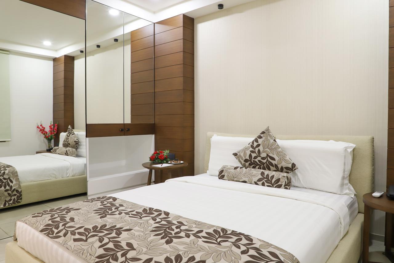 Ebony Residency Hotel Ахмедабад Екстериор снимка