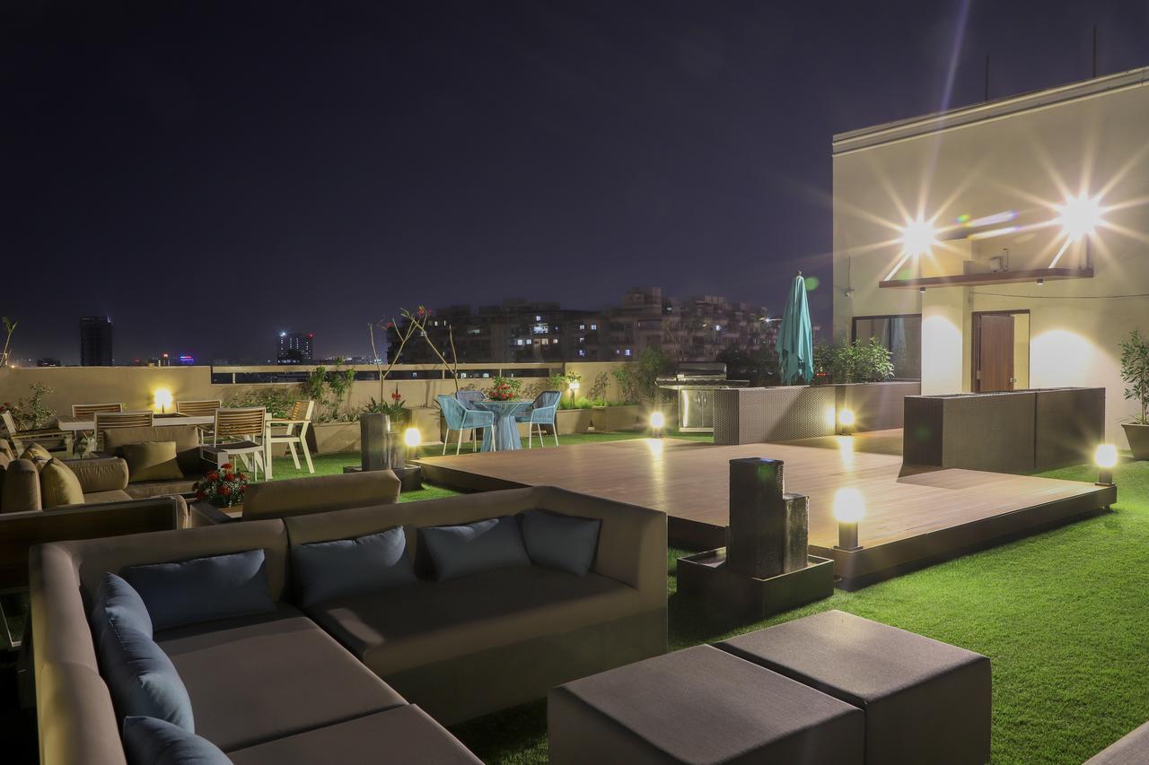 Ebony Residency Hotel Ахмедабад Екстериор снимка